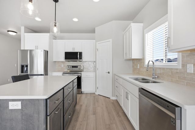 4759 32 Street S, Fargo, ND 58104