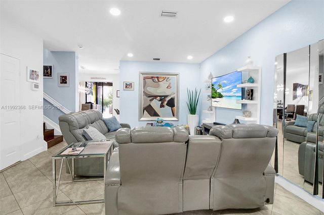 3323 W 90th Ter, Hialeah, FL 33018