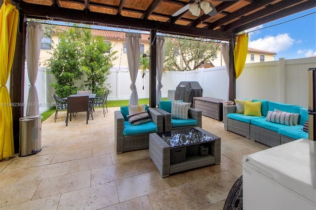 3323 W 90th Ter, Hialeah, FL 33018