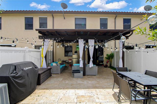 3323 W 90th Ter, Hialeah, FL 33018