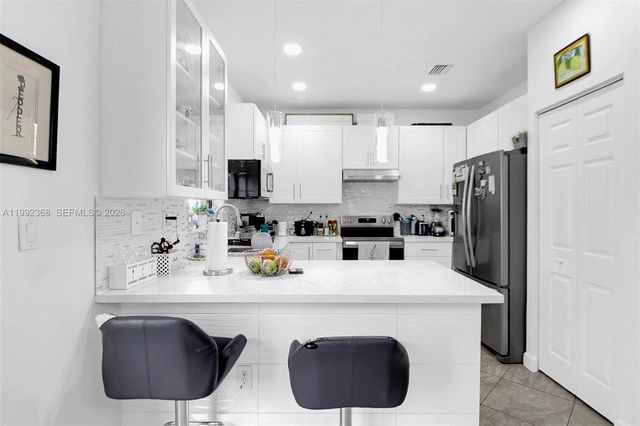 3323 W 90th Ter, Hialeah, FL 33018