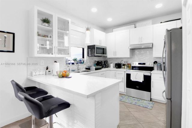 3323 W 90th Ter, Hialeah, FL 33018