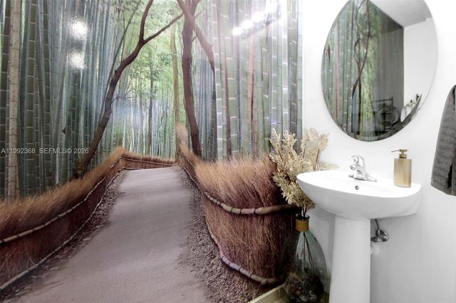 3323 W 90th Ter, Hialeah, FL 33018