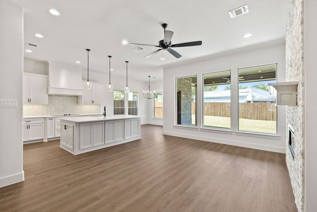 902 Boston Lane, River Oaks, TX 76114