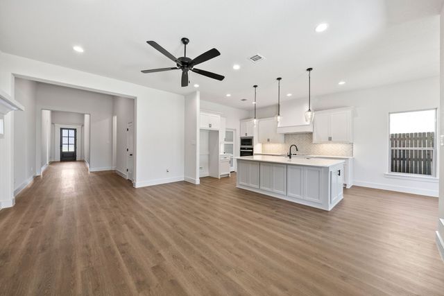 902 Boston Lane, River Oaks, TX 76114