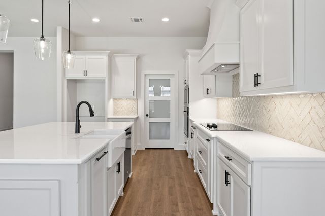 902 Boston Lane, River Oaks, TX 76114