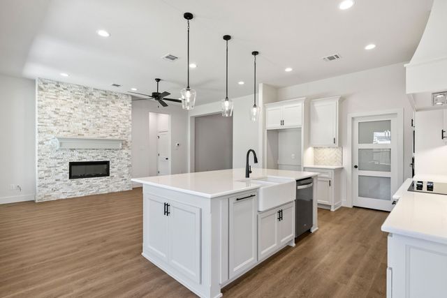 902 Boston Lane, River Oaks, TX 76114