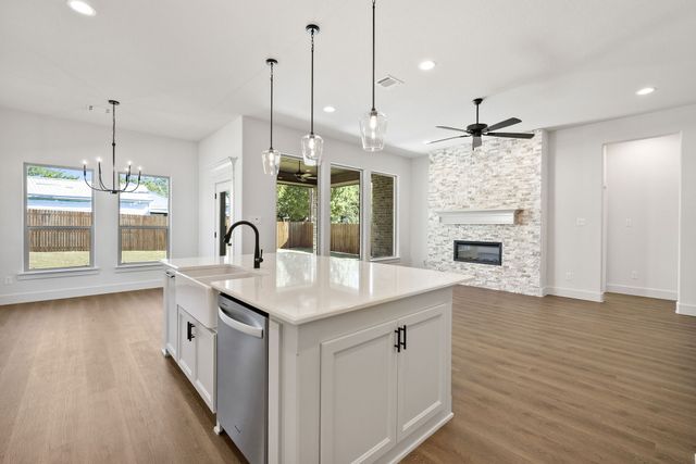 902 Boston Lane, River Oaks, TX 76114