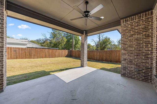 902 Boston Lane, River Oaks, TX 76114