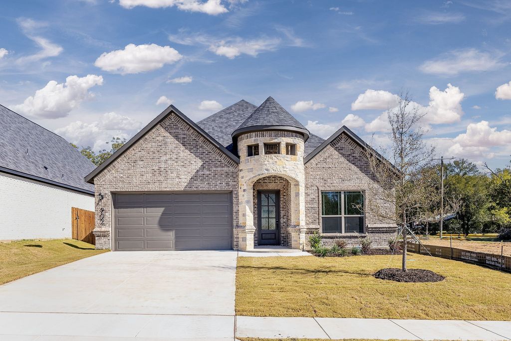 902 Boston Lane, River Oaks, TX 76114