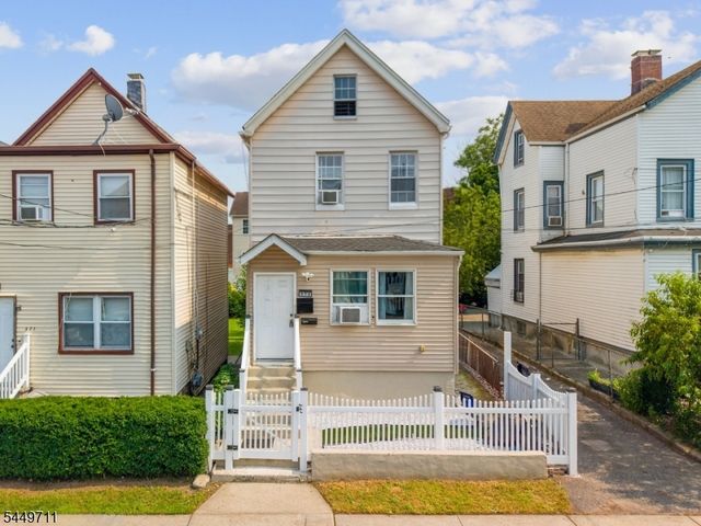 373 Oak St, Passaic City, NJ 07055