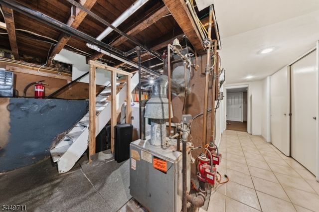 373 Oak St, Passaic City, NJ 07055