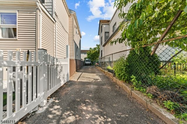 373 Oak St, Passaic City, NJ 07055