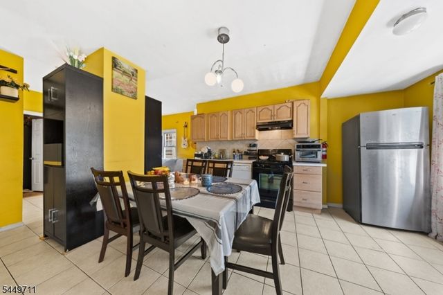 373 Oak St, Passaic City, NJ 07055