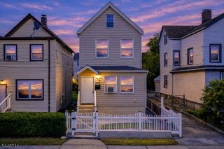 373 Oak St, Passaic City, NJ 07055