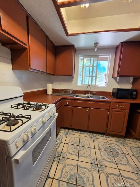 Image 10 of property listing at 38655 159th Street, Palmdale, CA 93591