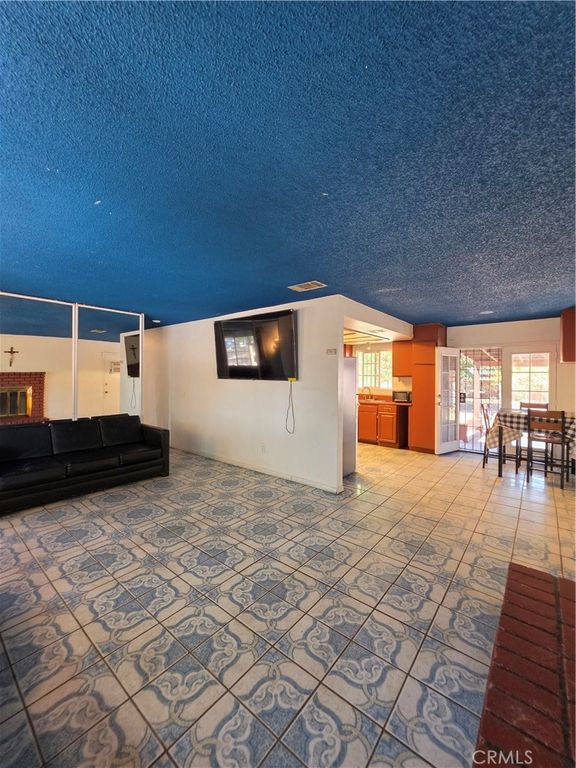 Image 11 of property listing at 38655 159th Street, Palmdale, CA 93591