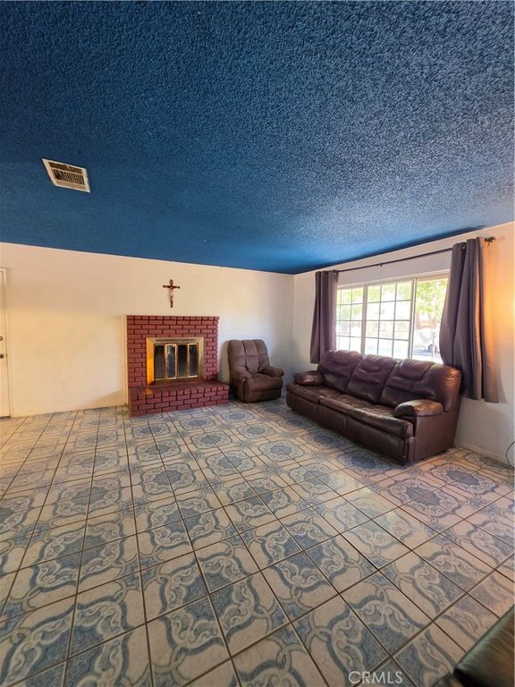 Image 12 of property listing at 38655 159th Street, Palmdale, CA 93591