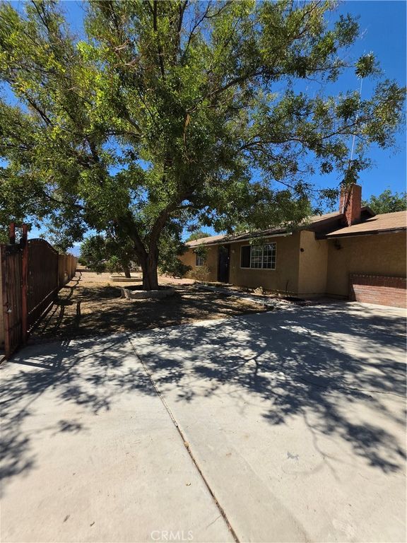 Image 2 of property listing at 38655 159th Street, Palmdale, CA 93591