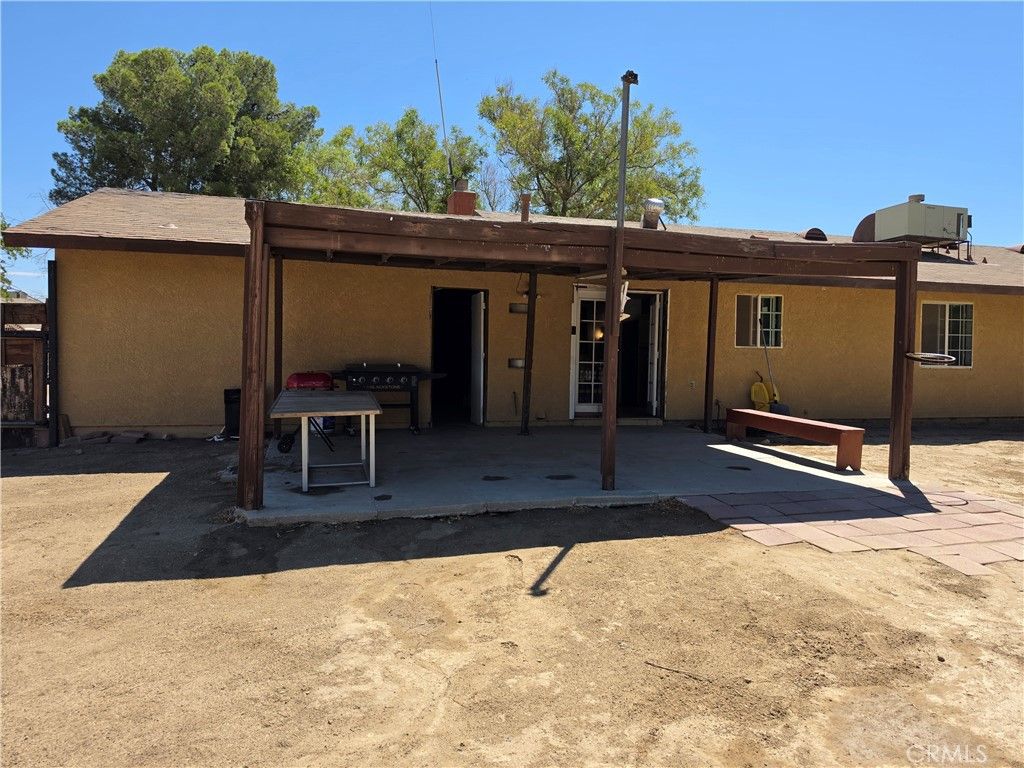 Image 25 of property listing at 38655 159th Street, Palmdale, CA 93591