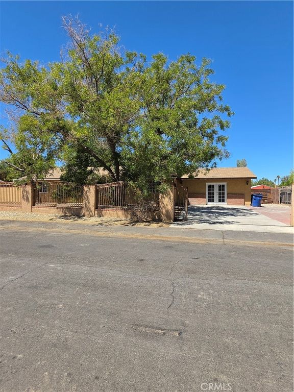 Image 29 of property listing at 38655 159th Street, Palmdale, CA 93591