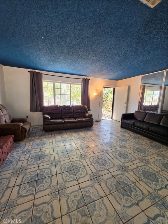 Image 6 of property listing at 38655 159th Street, Palmdale, CA 93591
