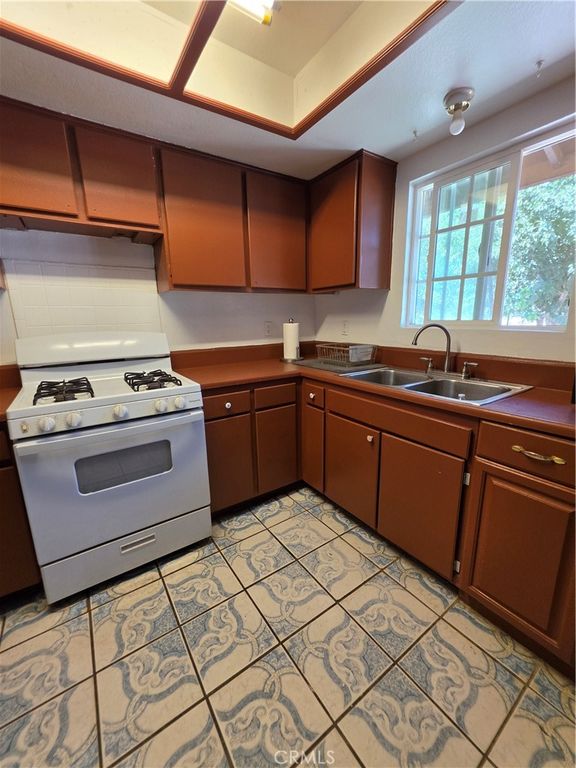 Image 7 of property listing at 38655 159th Street, Palmdale, CA 93591