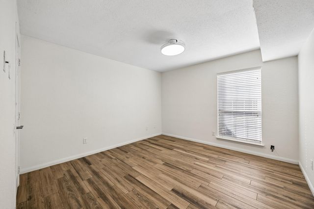 1880 White Oak Drive 151, Houston, TX 77009