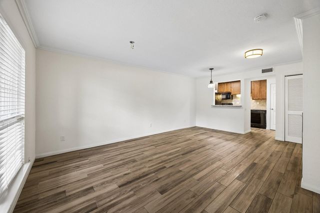 1880 White Oak Drive 151, Houston, TX 77009