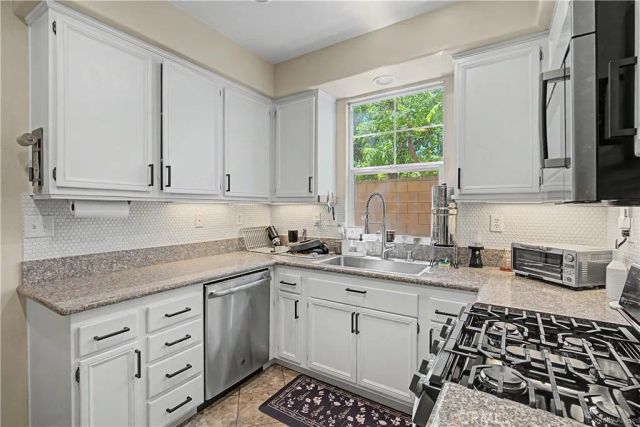 3271 Laval, Riverside, CA 92503
