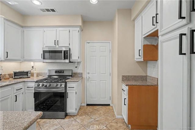 3271 Laval, Riverside, CA 92503