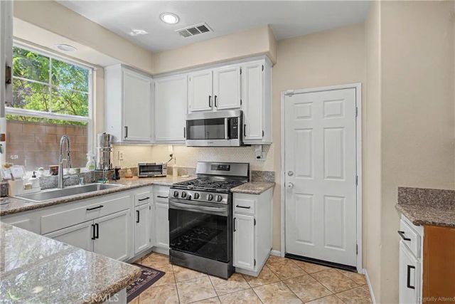 3271 Laval, Riverside, CA 92503