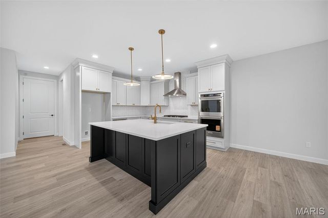 8 Country House Court, O'fallon, MO 63385