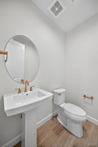 8 Country House Court, O'fallon, MO 63385