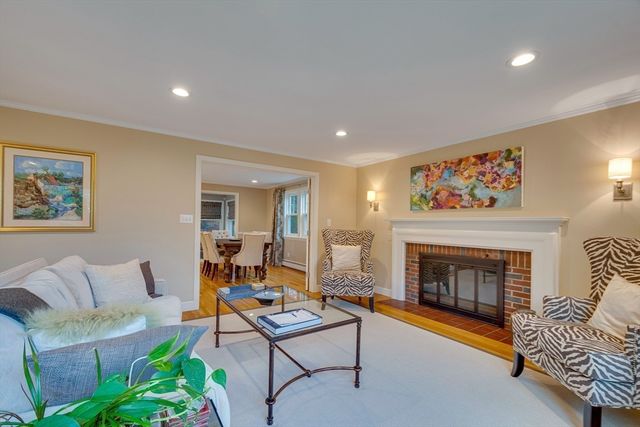 29 Pilgrim Dr, Winchester, MA 01890