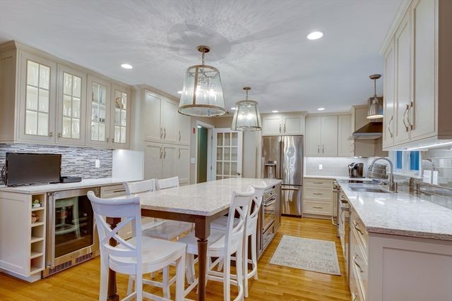 29 Pilgrim Dr, Winchester, MA 01890