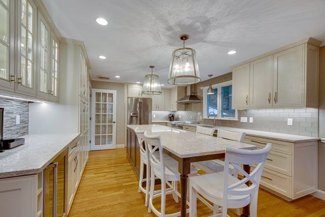 29 Pilgrim Dr, Winchester, MA 01890