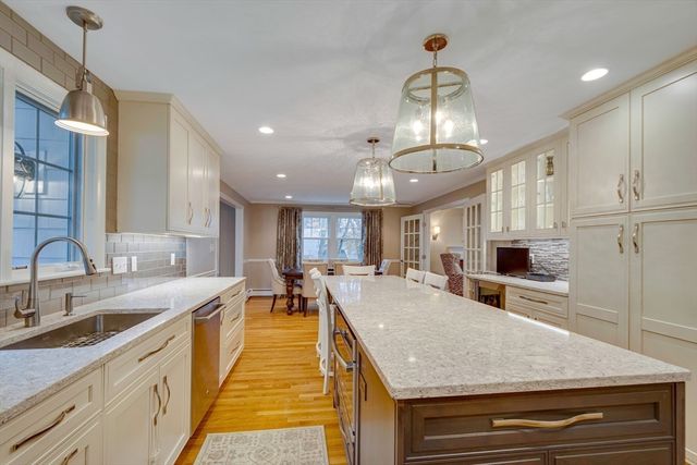 29 Pilgrim Dr, Winchester, MA 01890