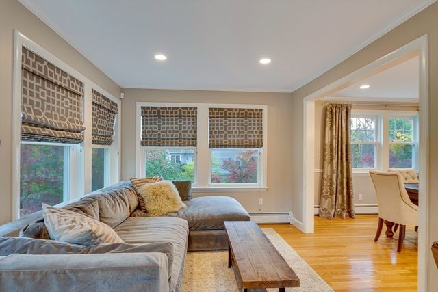 29 Pilgrim Dr, Winchester, MA 01890