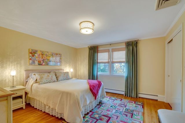 29 Pilgrim Dr, Winchester, MA 01890