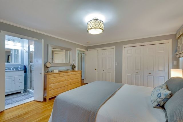 29 Pilgrim Dr, Winchester, MA 01890