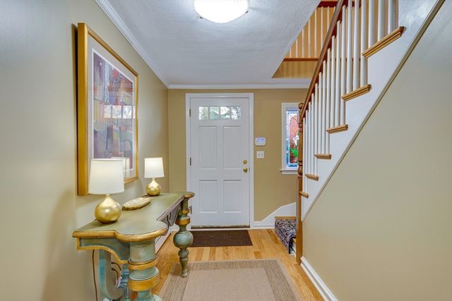 29 Pilgrim Dr, Winchester, MA 01890