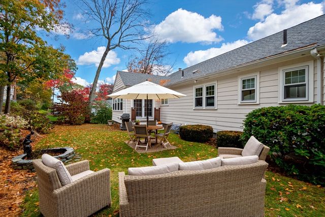 29 Pilgrim Dr, Winchester, MA 01890