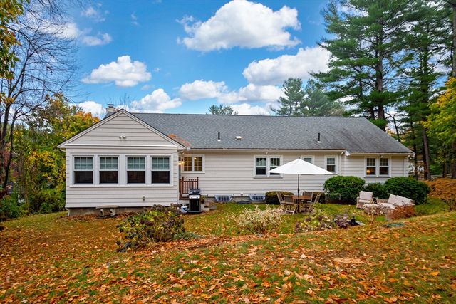 29 Pilgrim Dr, Winchester, MA 01890