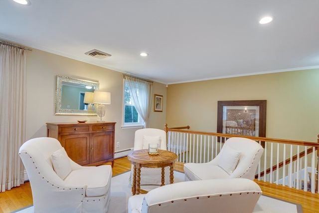 29 Pilgrim Dr, Winchester, MA 01890