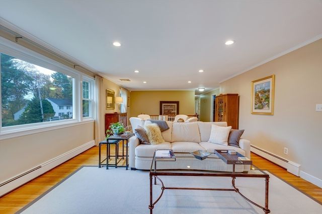 29 Pilgrim Dr, Winchester, MA 01890