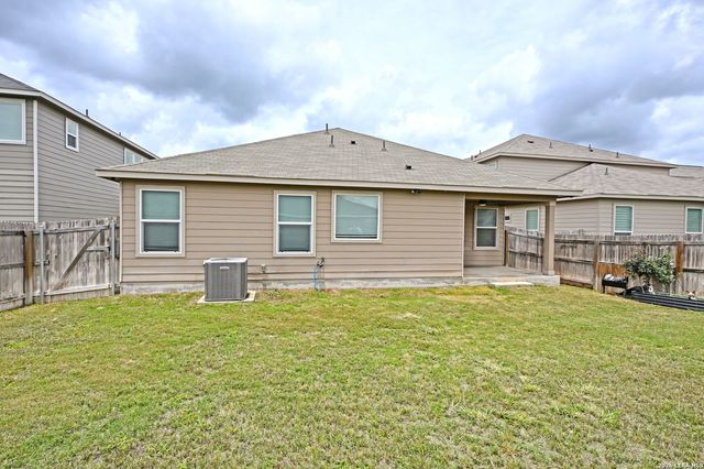 513 HARVEST FLDS, New Braunfels, TX 78130