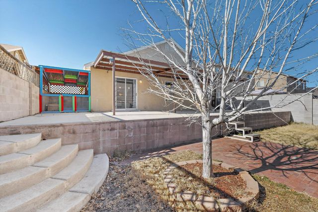 700 Lone Pine Drive SW, Albuquerque, NM 87121