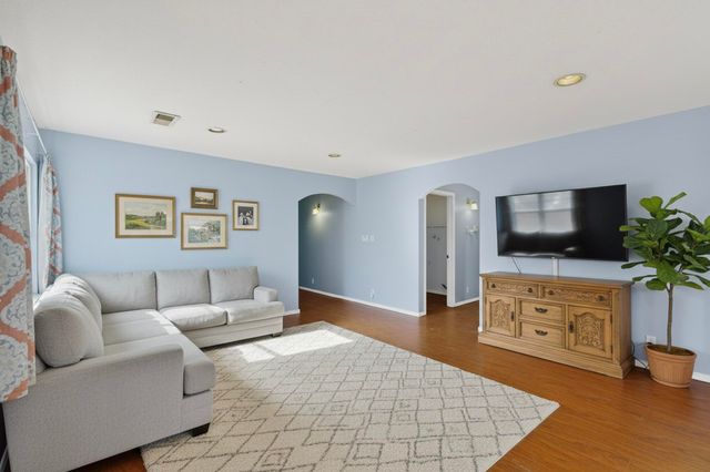 700 Lone Pine Drive SW, Albuquerque, NM 87121