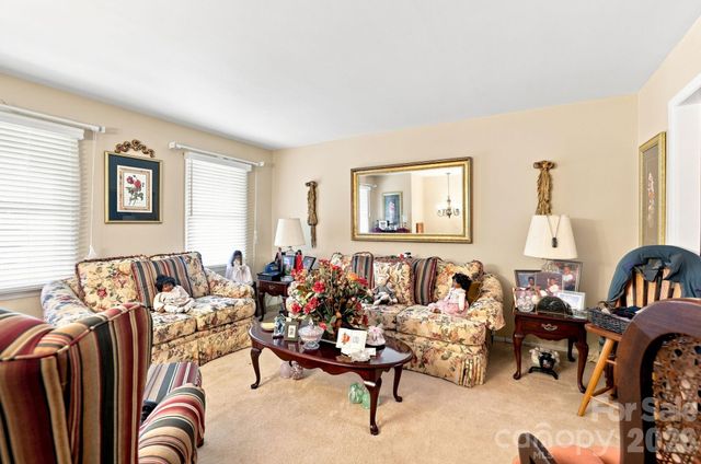5914 Quiet Cove Court, Charlotte, NC 28215